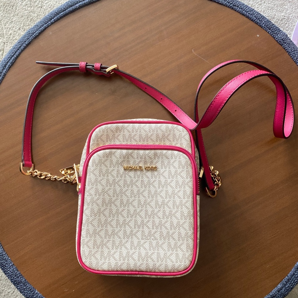 Michael Kors Cream & Pink Logo Crossbody Bag – Jet Set Small Camera Style - Picture 2 of 9
